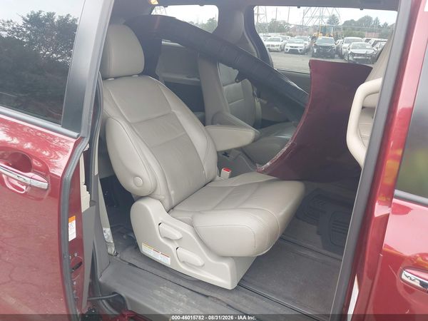 2018 TOYOTA SIENNA — I8