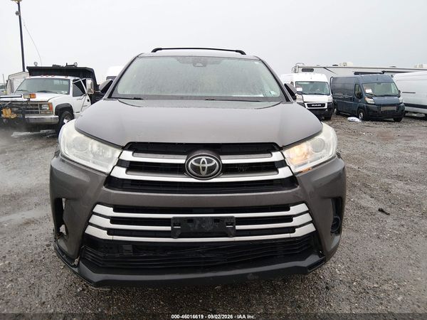 2017 TOYOTA HIGHLANDER LE