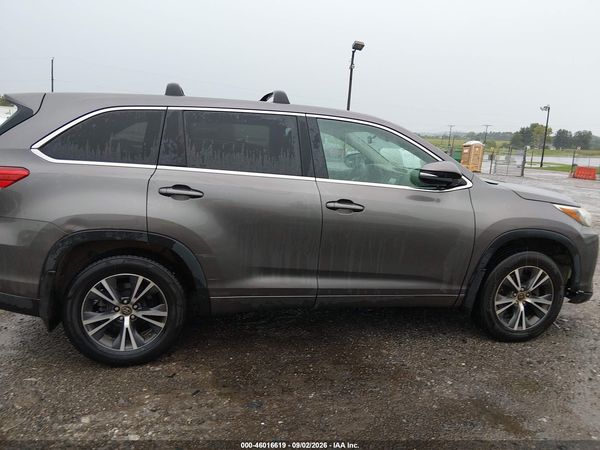 2017 TOYOTA HIGHLANDER LE