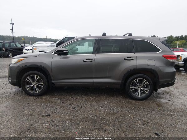 2017 TOYOTA HIGHLANDER LE