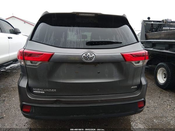 2017 TOYOTA HIGHLANDER LE