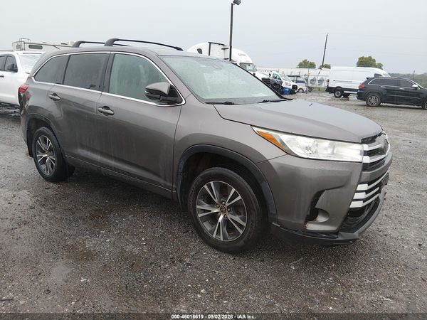 2017 TOYOTA HIGHLANDER LE
