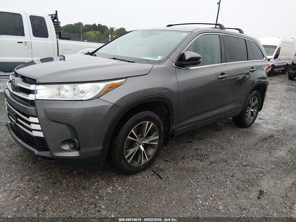 2017 TOYOTA HIGHLANDER LE