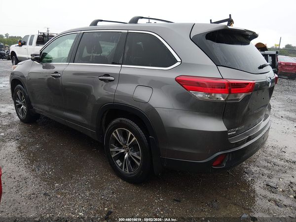2017 TOYOTA HIGHLANDER LE