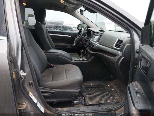 2017 TOYOTA HIGHLANDER LE