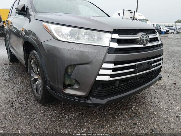 2017 TOYOTA HIGHLANDER LE