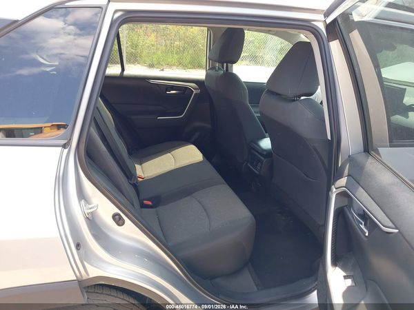 2022 TOYOTA RAV4 XLE — I8
