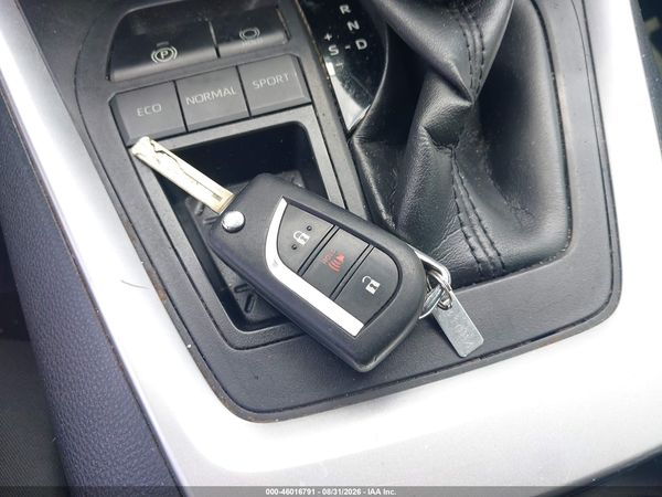 2019 TOYOTA RAV4 LE — I11