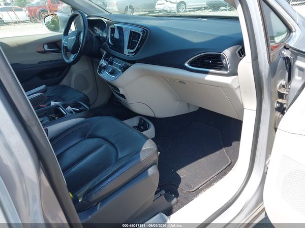 2018 CHRYSLER PACIFICA TOURING L — I5