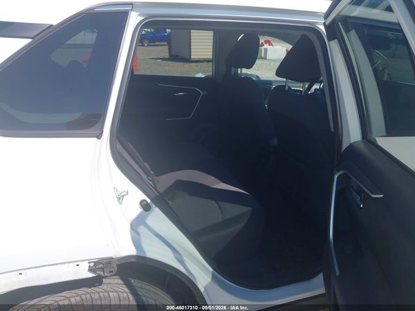 2021 TOYOTA RAV4 XLE — I8