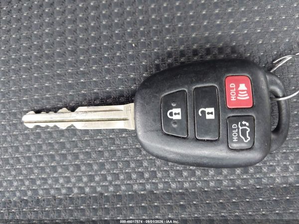 2016 TOYOTA RAV4 XLE — I11