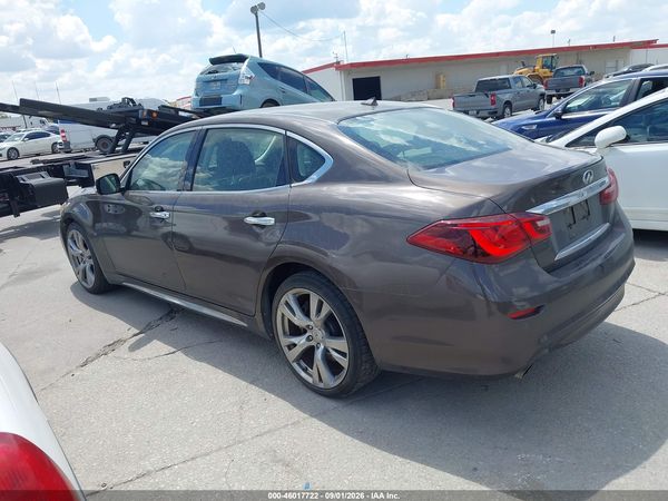 2017 INFINITI Q70L 3.7 — I3