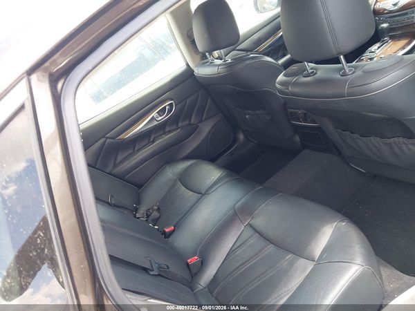 2017 INFINITI Q70L 3.7 — I8