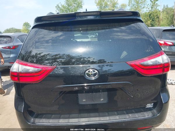 2020 TOYOTA SIENNA XLE