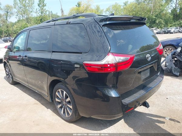 2020 TOYOTA SIENNA XLE