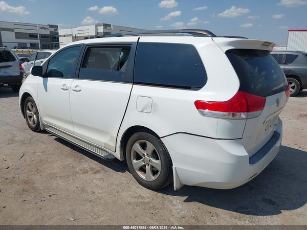 2013 TOYOTA SIENNA LE V6 8 PASSENGER — I3