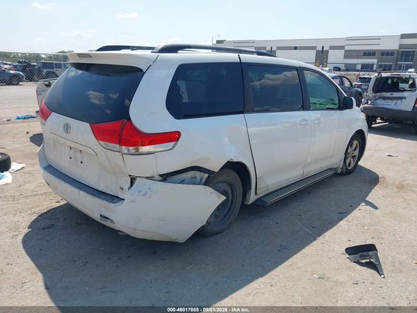 2013 TOYOTA SIENNA LE V6 8 PASSENGER — I4
