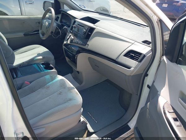 2013 TOYOTA SIENNA LE V6 8 PASSENGER — I5