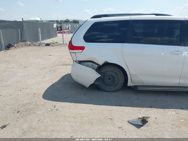 2013 TOYOTA SIENNA LE V6 8 PASSENGER — I6