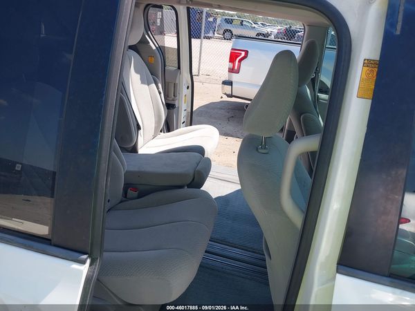 2013 TOYOTA SIENNA LE V6 8 PASSENGER — I8