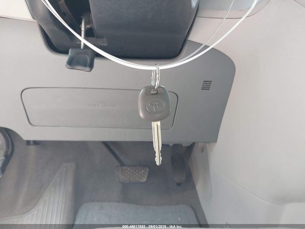 2013 TOYOTA SIENNA LE V6 8 PASSENGER — I11