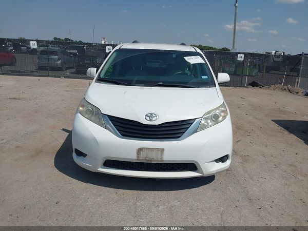 2013 TOYOTA SIENNA LE V6 8 PASSENGER — I115