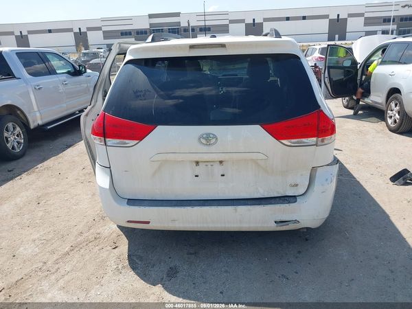 2013 TOYOTA SIENNA LE V6 8 PASSENGER — I119