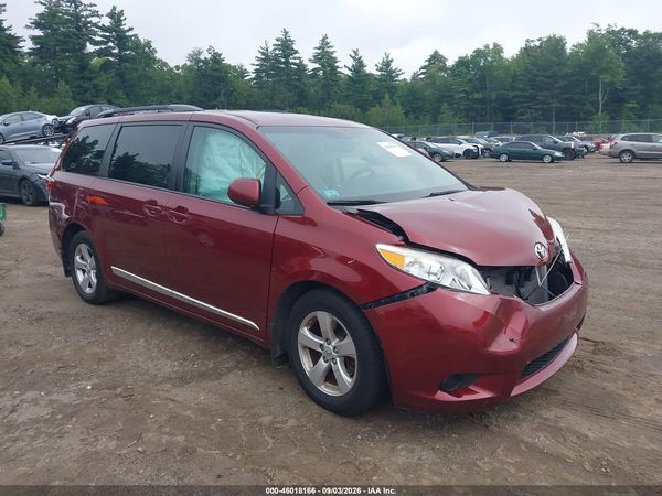 2017 TOYOTA SIENNA LE 8 PASSENGER — I1