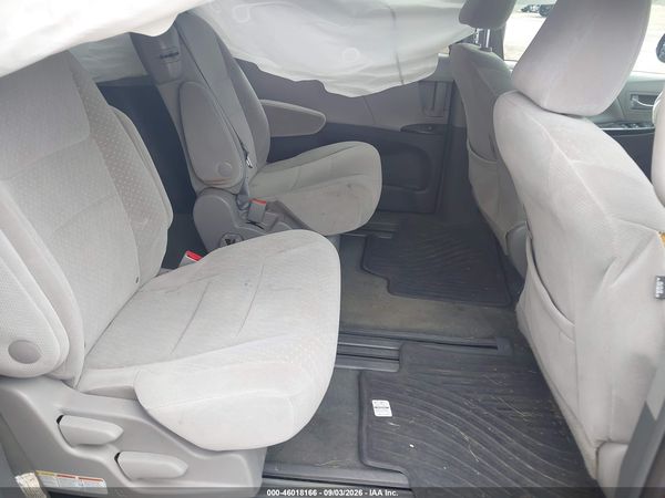 2017 TOYOTA SIENNA LE 8 PASSENGER — I8