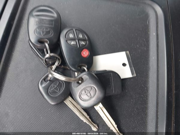 2017 TOYOTA SIENNA LE 8 PASSENGER — I11