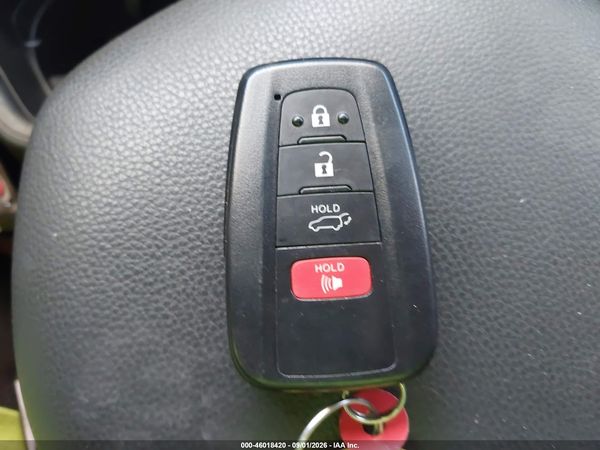 2025 TOYOTA RAV4 XLE — I11