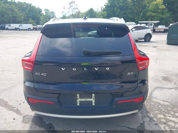 2024 VOLVO XC40
