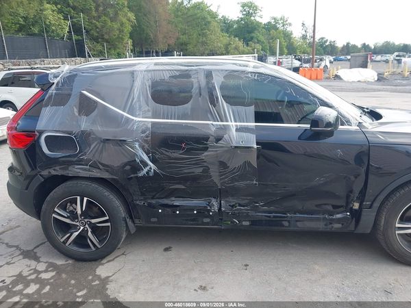 2024 VOLVO XC40
