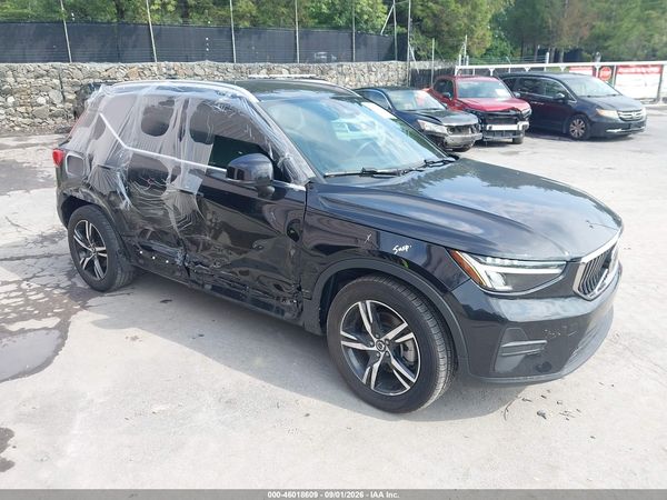 2024 VOLVO XC40