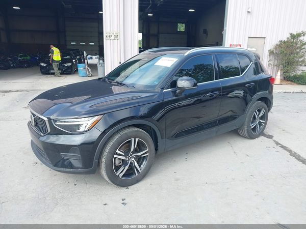 2024 VOLVO XC40