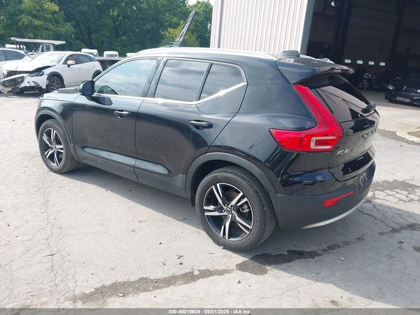 2024 VOLVO XC40