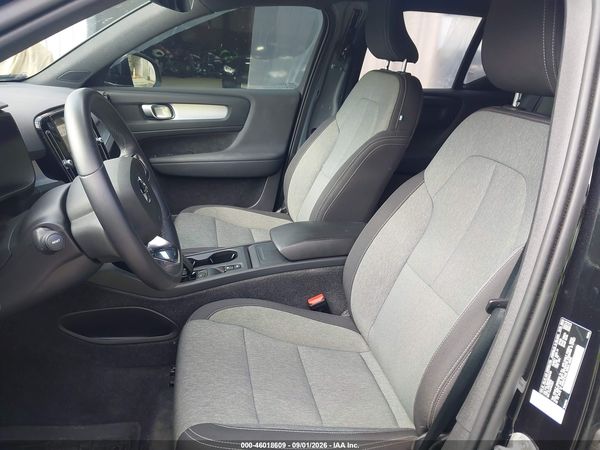 2024 VOLVO XC40