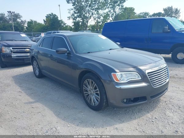 2014 CHRYSLER 300 — I1