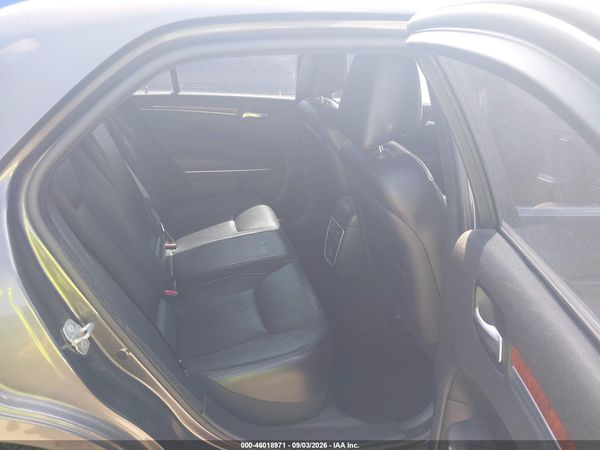2014 CHRYSLER 300 — I8