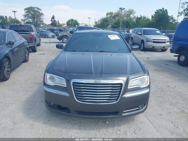 2014 CHRYSLER 300 — I115