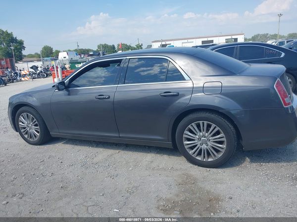 2014 CHRYSLER 300 — I117