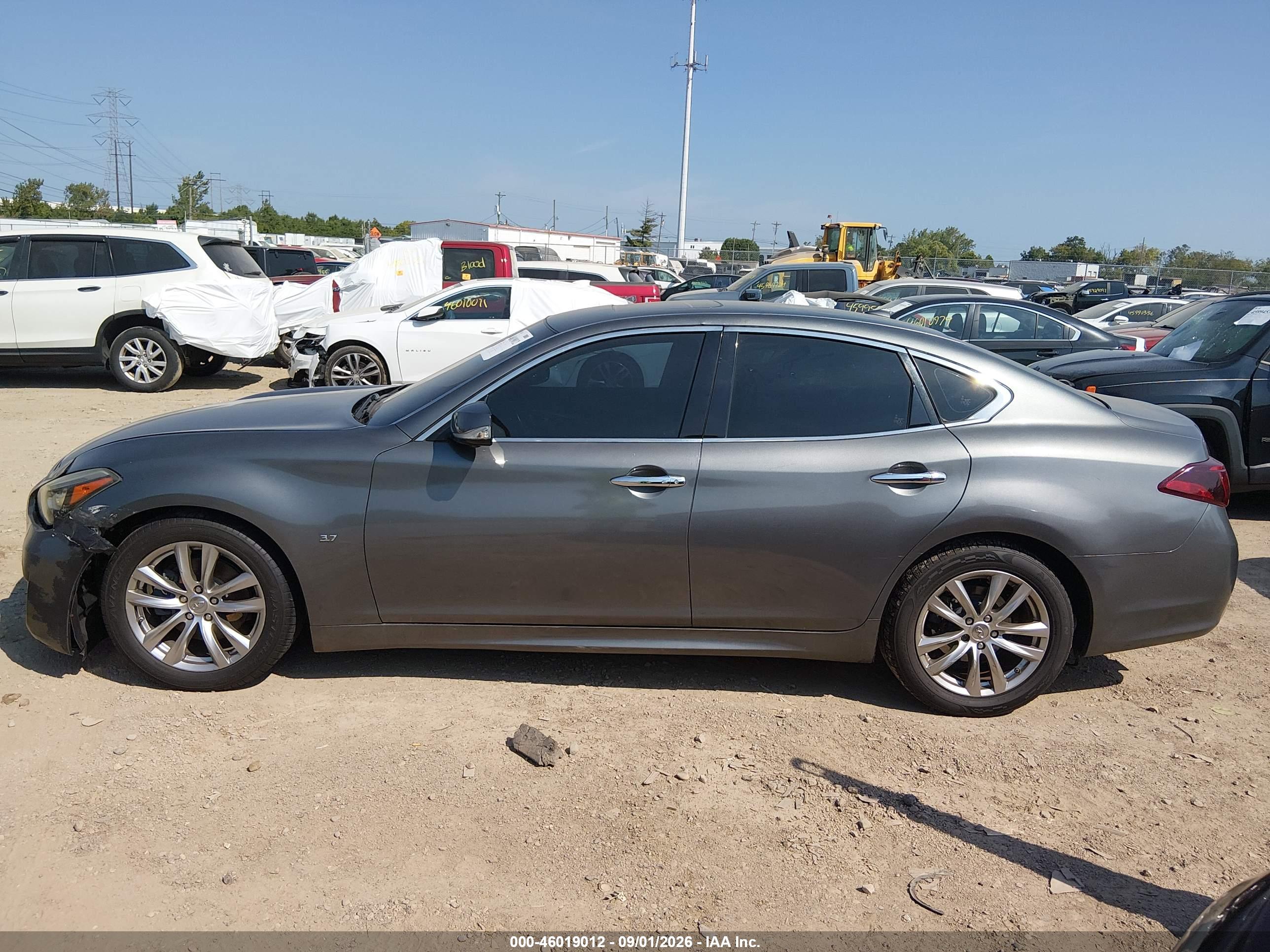 2017 INFINITI Q70 3.7