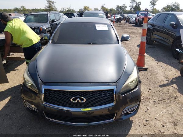2017 INFINITI Q70 3.7