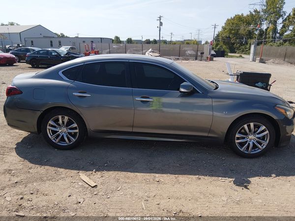 2017 INFINITI Q70 3.7