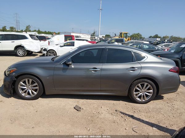 2017 INFINITI Q70 3.7