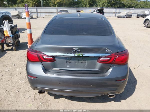 2017 INFINITI Q70 3.7