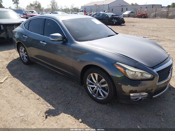 2017 INFINITI Q70 3.7