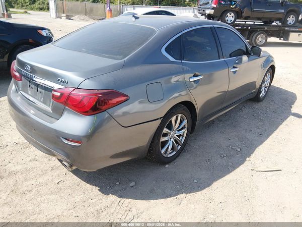 2017 INFINITI Q70 3.7