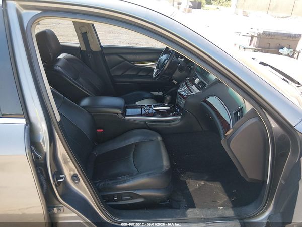 2017 INFINITI Q70 3.7