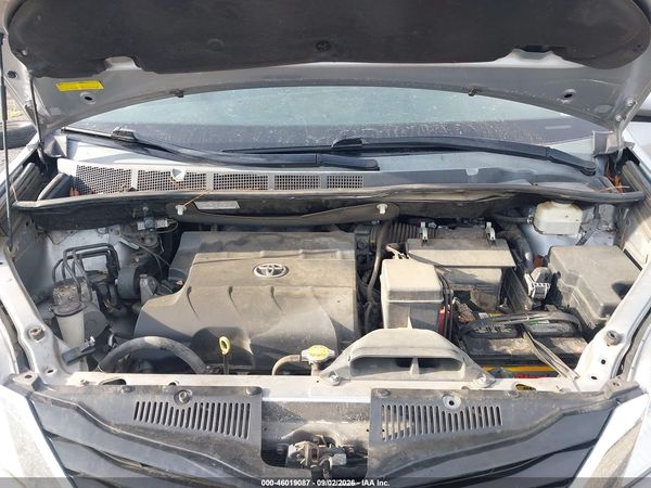 2016 TOYOTA SIENNA LE 8 PASSENGER